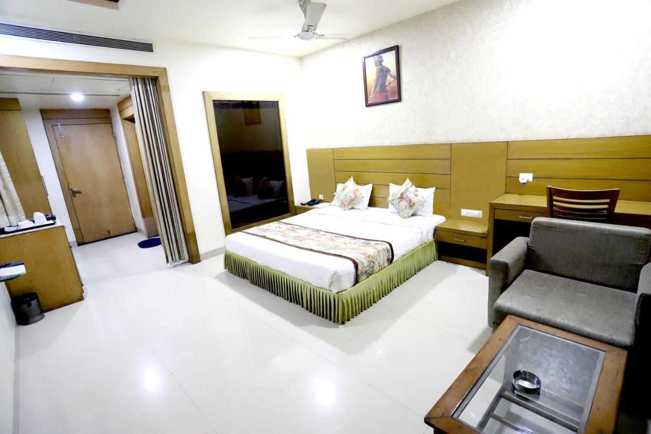 Hotel Blue Pearl Bhopal Exterior foto