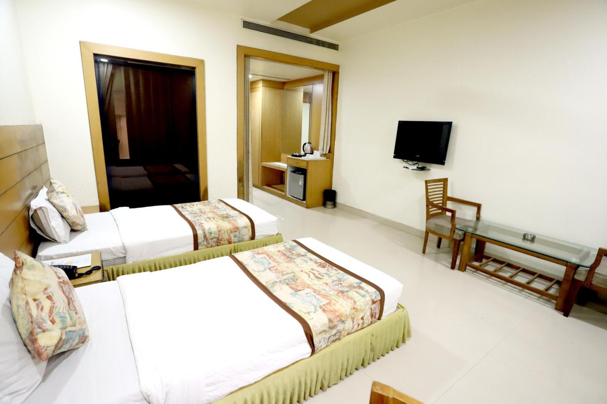 Hotel Blue Pearl Bhopal Exterior foto